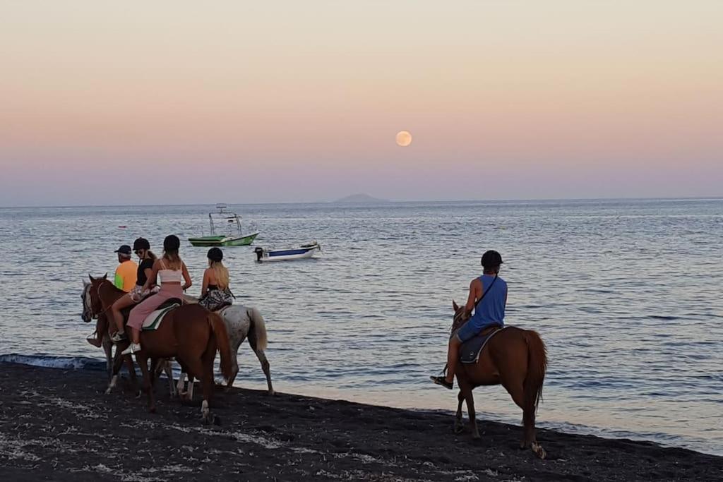 Pleasure Black Beach Perissa  Ngoại thất bức ảnh